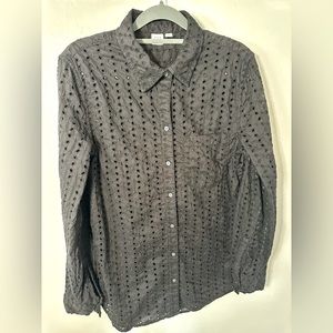 Women’s Gap Eyelet Perfect Shirt- Size Small